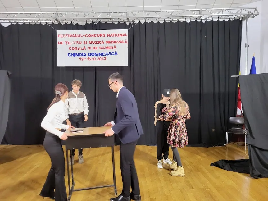 Copii participând la Arta actorului